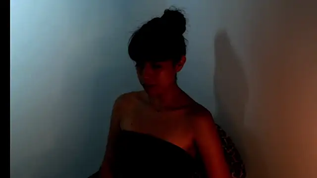 meganmiauu online show from July 9, 9:32 am