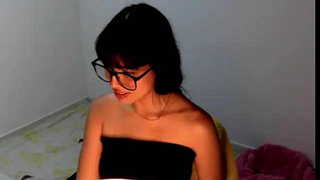 Snapshot of meganmiauu chatting on May 17, 8:03 am meganmiauu online show from May 17, 8:03 am