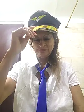 MaryeLunna online show from February 2, 1:04 am