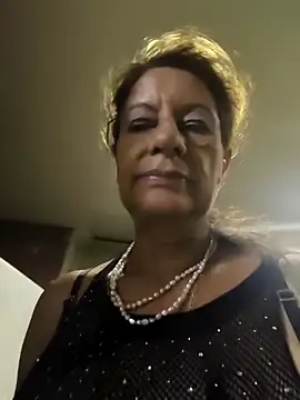 MaryeLunna online show from October 31, 11:33 pm