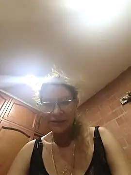 Snapshot of MaryeLunna chatting on September 30, 12:38 am MaryeLunna online show from September 30, 12:38 am