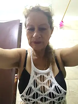 Snapshot of MaryeLunna chatting on October 8, 12:01 am MaryeLunna online show from October 8, 12:01 am