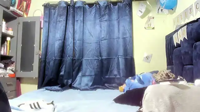 Snapshot of EmilyDuran_ chatting on July 3, 9:21 pm EmilyDuran online show from July 3, 9:21 pm