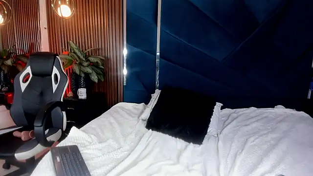 EmilyDuran  online show from September 18, 2:36 am