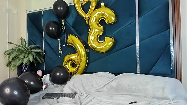 EmilyDuran  online show from March 16, 8:29 am