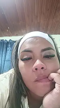 Snapshot of EmilyDuran_ chatting on July 14, 9:21 pm EmilyDuran online show from July 14, 9:21 pm