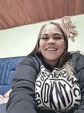 EmilyDuran  online show from December 19, 5:43 am