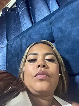 EmilyDuran  online show from May 28, 10:26 pm