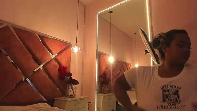 EmilyDuran  online show from April 15, 10:32 am