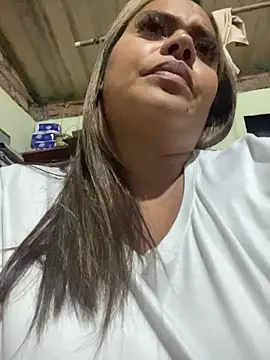 Snapshot of EmilyDuran_ chatting on June 26, 1:11 am EmilyDuran online show from June 26, 1:11 am