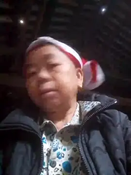 Snapshot of VangLe73 chatting on February 12, 6:02 am VangLe73 online show from February 12, 6:02 am