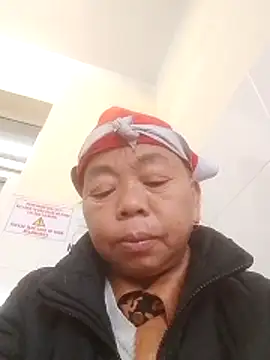 Snapshot of VangLe73 chatting on December 21, 12:46 am VangLe73 online show from December 21, 12:46 am