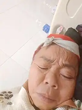 Snapshot of VangLe73 chatting on December 21, 12:51 pm VangLe73 online show from December 21, 12:51 pm