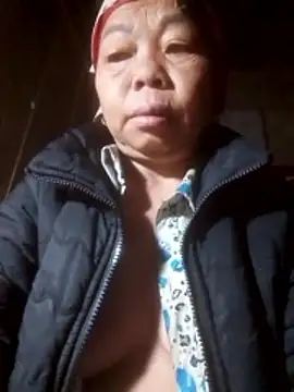 Snapshot of VangLe73 chatting on February 25, 12:00 am VangLe73 online show from February 25, 12:00 am