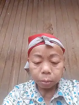 Snapshot of VangLe73 chatting on February 26, 6:13 am VangLe73 online show from February 26, 6:13 am