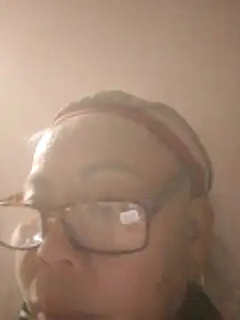 Snapshot of VangLe73 chatting on February 19, 1:30 pm VangLe73 online show from February 19, 1:30 pm