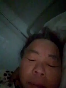 Snapshot of VangLe73 chatting on December 22, 10:43 pm VangLe73 online show from December 22, 10:43 pm