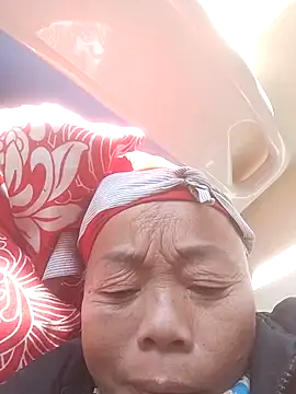 Snapshot of VangLe73 chatting on December 15, 6:08 am VangLe73 online show from December 15, 6:08 am