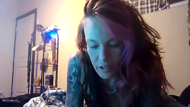 Snapshot of bratlipss chatting on September 13, 2:11 am bratlipss online show from September 13, 2:11 am