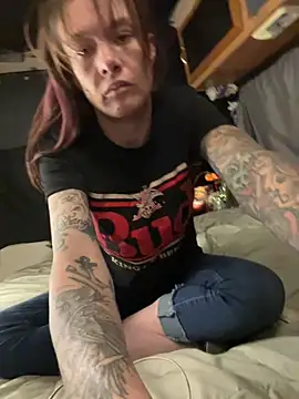 Snapshot of bratlipss chatting on February 23, 4:25 am bratlipss online show from February 23, 4:25 am