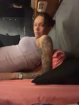 bratlipss online show from April 18, 7:54 am