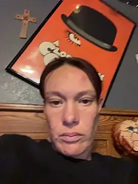 bratlipss online show from March 28, 7:53 am