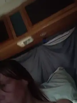 Snapshot of bratlipss chatting on February 19, 11:23 pm bratlipss online show from February 19, 11:23 pm