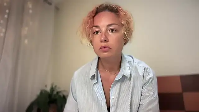Reddgiirl online show from April 19, 6:21 pm