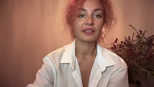 Snapshot of Reddgiirl chatting on October 19, 7:16 pm Reddgiirl online show from October 19, 7:16 pm