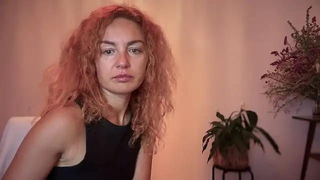 Snapshot of Reddgiirl chatting on October 30, 7:00 pm Reddgiirl online show from October 30, 7:00 pm