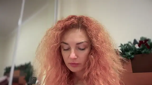 Snapshot of Reddgiirl chatting on November 27, 10:21 pm Reddgiirl online show from November 27, 10:21 pm