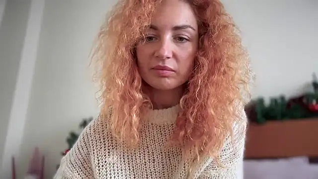 Snapshot of Reddgiirl chatting on December 3, 10:36 am Reddgiirl online show from December 3, 10:36 am