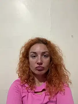 Snapshot of Reddgiirl chatting on February 6, 10:39 pm Reddgiirl online show from February 6, 10:39 pm