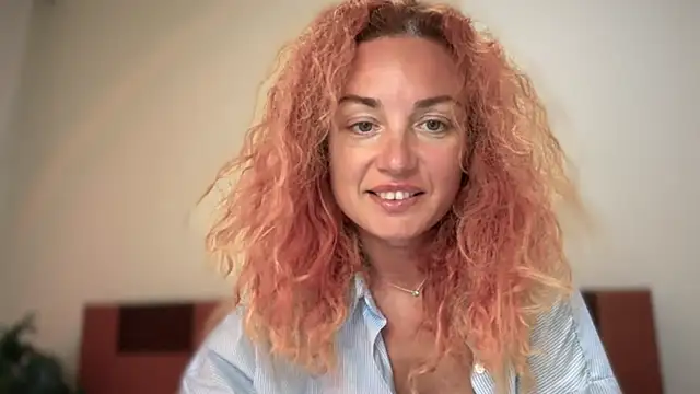 Reddgiirl online show from April 4, 7:53 pm