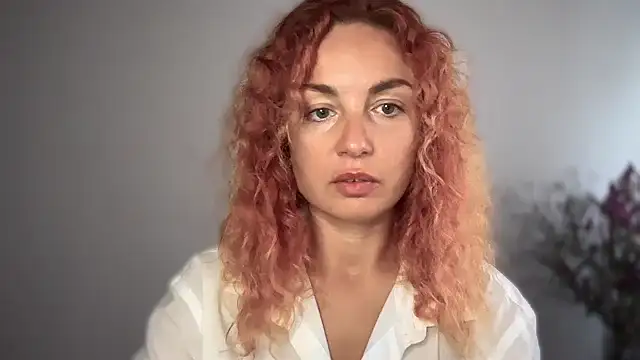 Snapshot of Reddgiirl chatting on October 21, 9:30 am Reddgiirl online show from October 21, 9:30 am