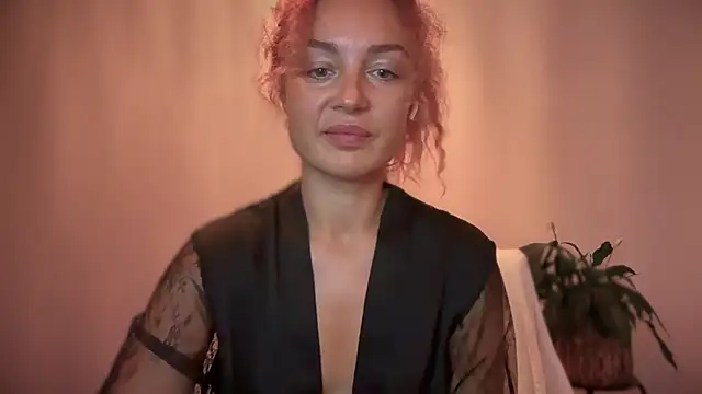 Snapshot of Reddgiirl chatting on October 25, 5:39 am Reddgiirl online show from October 25, 5:39 am