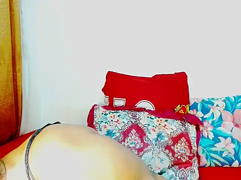 Snapshot of Love-Racheal75 chatting on October 9, 5:57 pm Love-Racheal75 online show from October 9, 5:57 pm
