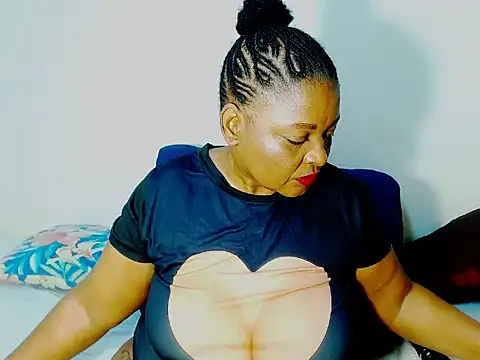 Love-Racheal75 online show from May 3, 6:29 am