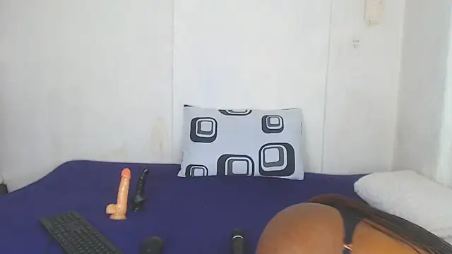 Unique05 online show from November 9, 7:34 am