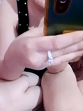 Snapshot of linhbe96xxx chatting on October 13, 1:02 pm linhbe96xxx online show from October 13, 1:02 pm