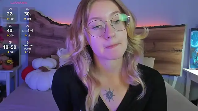 Snapshot of Nerissa_xo chatting on October 3, 8:10 pm Nerissa xo online show from October 3, 8:10 pm