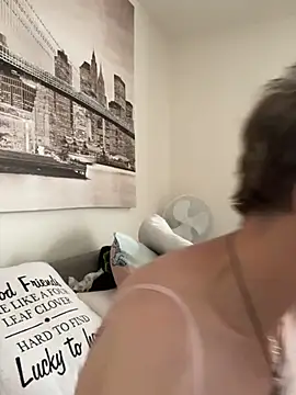 Snapshot of Curvy-Jinx chatting on February 12, 1:44 pm Curvy-Jinx online show from February 12, 1:44 pm