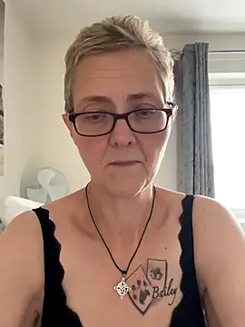 Curvy-Jinx online show from November 4, 9:24 am