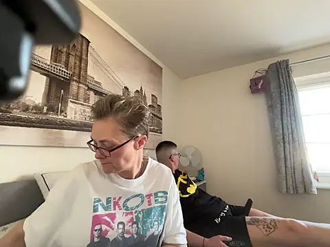 Snapshot of Curvy-Jinx chatting on March 2, 12:45 pm Curvy-Jinx online show from March 2, 12:45 pm