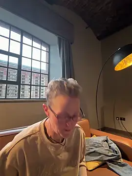 Snapshot of Curvy-Jinx chatting on February 25, 5:02 pm Curvy-Jinx online show from February 25, 5:02 pm