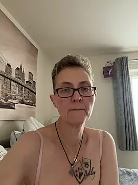 Snapshot of Curvy-Jinx chatting on February 19, 8:22 am Curvy-Jinx online show from February 19, 8:22 am