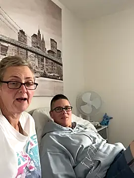 Curvy-Jinx online show from November 10, 8:19 am