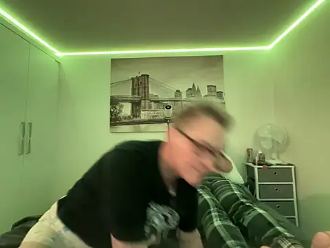 Curvy-Jinx online show from March 29, 7:15 pm