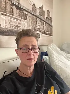 Snapshot of Curvy-Jinx chatting on February 11, 11:32 am Curvy-Jinx online show from February 11, 11:32 am