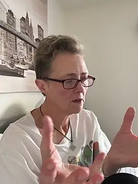 Snapshot of Curvy-Jinx chatting on February 13, 8:25 am Curvy-Jinx online show from February 13, 8:25 am